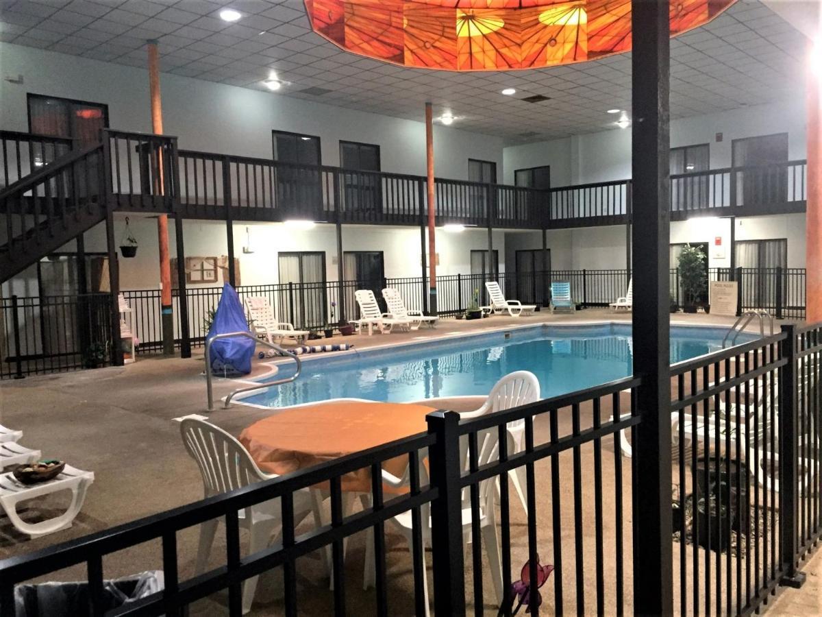 Hotel Hutchi Bell South Hutchinson Exteriér fotografie